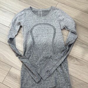 lululemon athletica Heathered Gray Long Sleeve Top